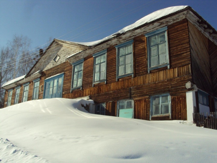 Бывшая школа в п. Горный Бывшая школа в п. Горный
