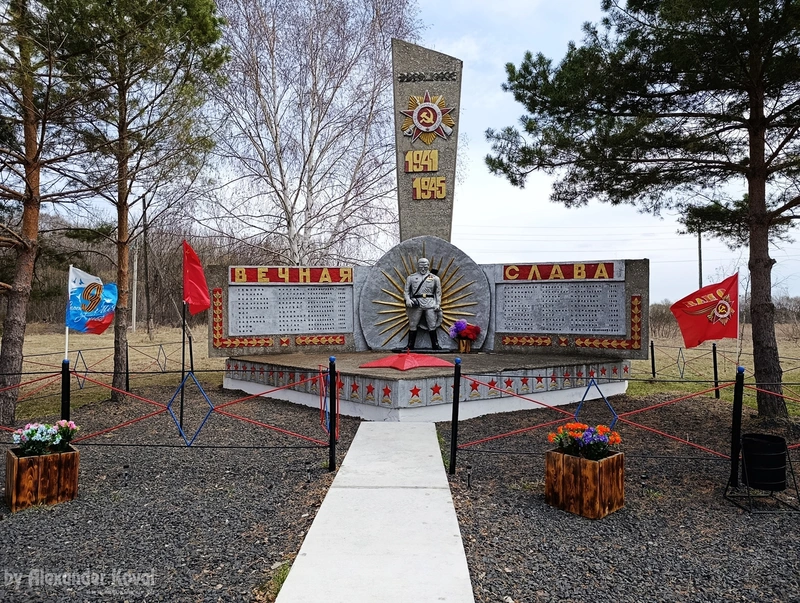 Памятник воинам односельчанам, павшим в сражениях Вели...