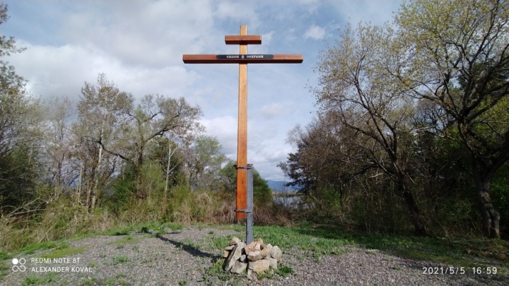 Поклонный крест на месте бывшей церкви