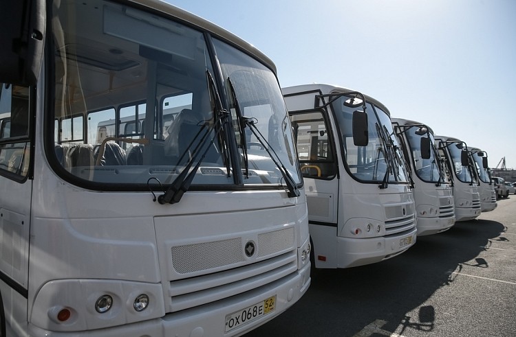 Владимир Миклушевский вручил ключи от новых автобусов учреждениям культуры Приморья