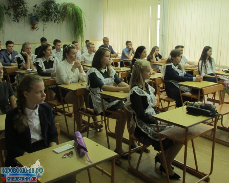 Сотрудники полиции Лесозаводска провели правовое информирование и правовое консультирование детей и подростков в средних школах