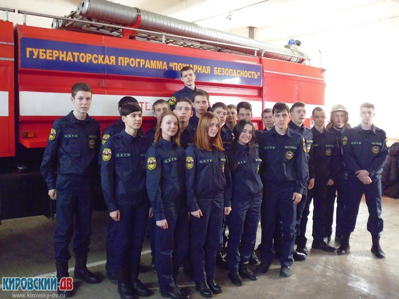 На экскурсии в пожарной части побывали студенты из технологического колледжа