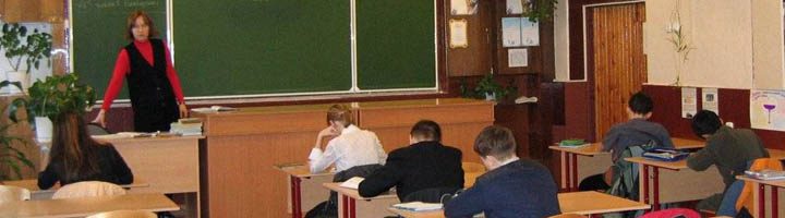 Учителям школ Кировского района в течение месяца задерживают зарплату