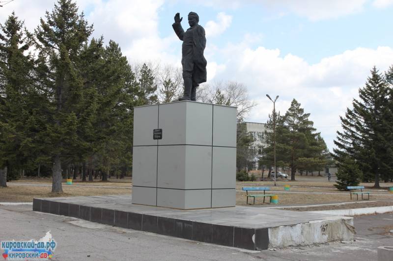 Памятник Кирову, пгт.Кировский