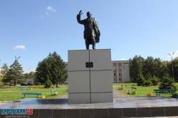Памятник С. М. Кирову выдающемуся деятелю государства