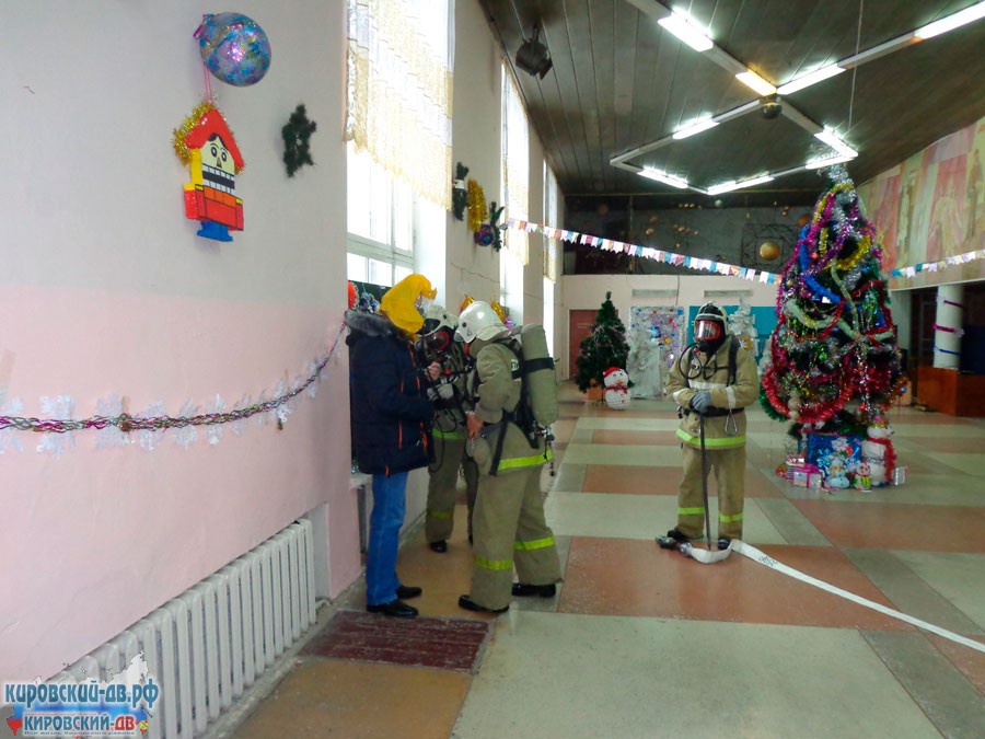 Сотрудники МЧС России провели учения в Кировском районе