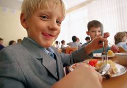 Бесплатные обеды в приморских школах хотят отменить