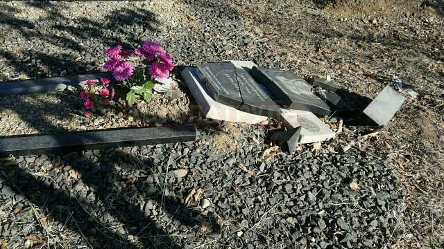 Неизвестные разгромили кладбище в Кировском районе, где были могилы ветеранов