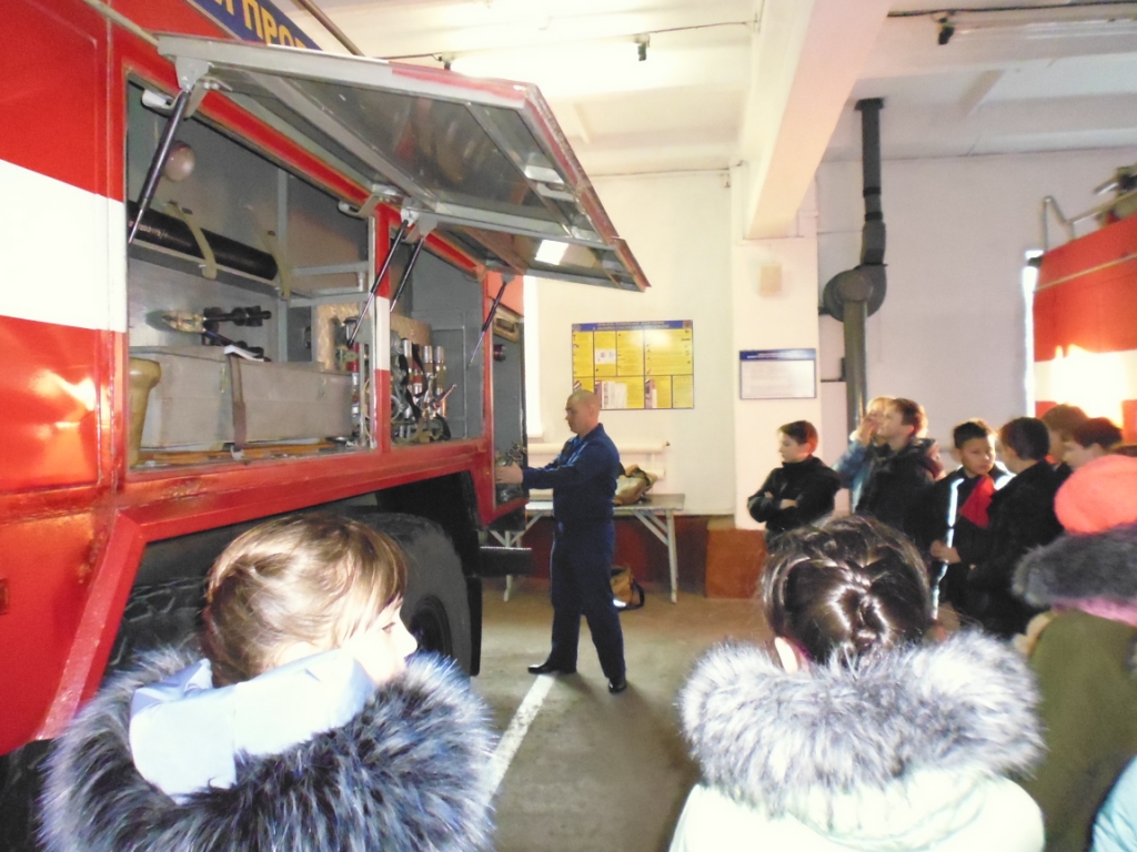 На экскурсии в пожарной части побывали ребята из школы № 1 в п. Кировский.