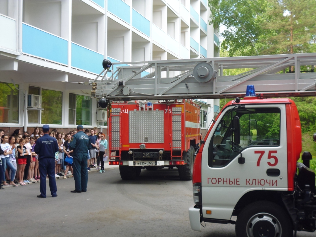 В Кировском районе сотрудники пожарного надзора провели учения в детском оздоровительном лагере