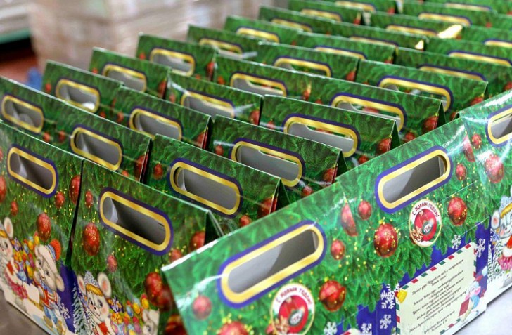 В Кировский район поступили новогодние Губернаторские подарки для детей района
