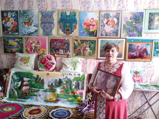 Жительница посёлка Кировский стала одним из победителей конкурса «Сама стара, да душа молода»