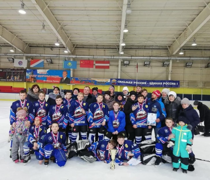 Хоккейная команда «Айсберг» стала бронзовым призёром краевых соревнований среди юных хоккеистов клуба «Золотая Шайба»