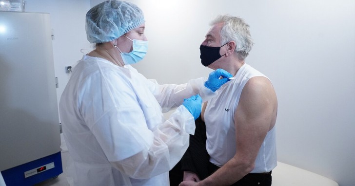 Обязательную вакцинацию ввели в Приморье для граждан в возрасте 60 лет и старше