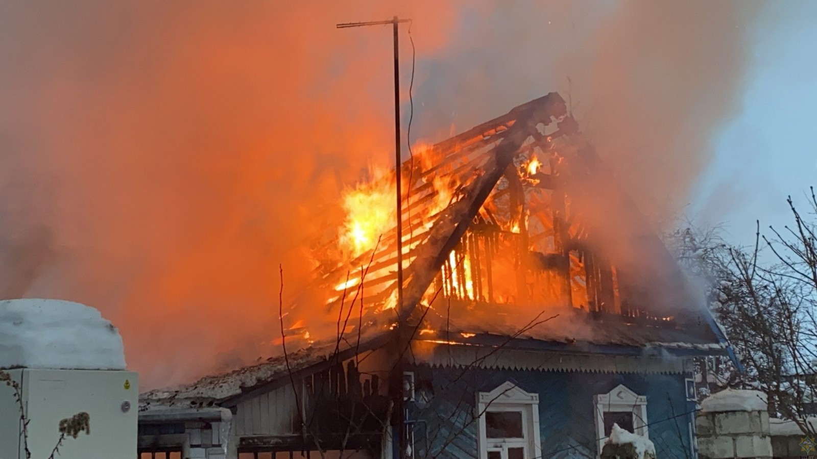 Огнеборцы ликвидировали пожар в частном доме в посёлке Кировский