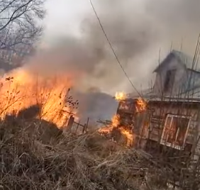 Огнеборцы ликвидировали возгорание частного жилого дома в селе Павло - Фёдоровка (видео)