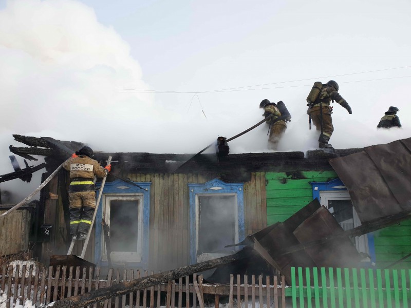 Огнеборцы ликвидировали возгорание в двухквартирном доме в селе Луговое