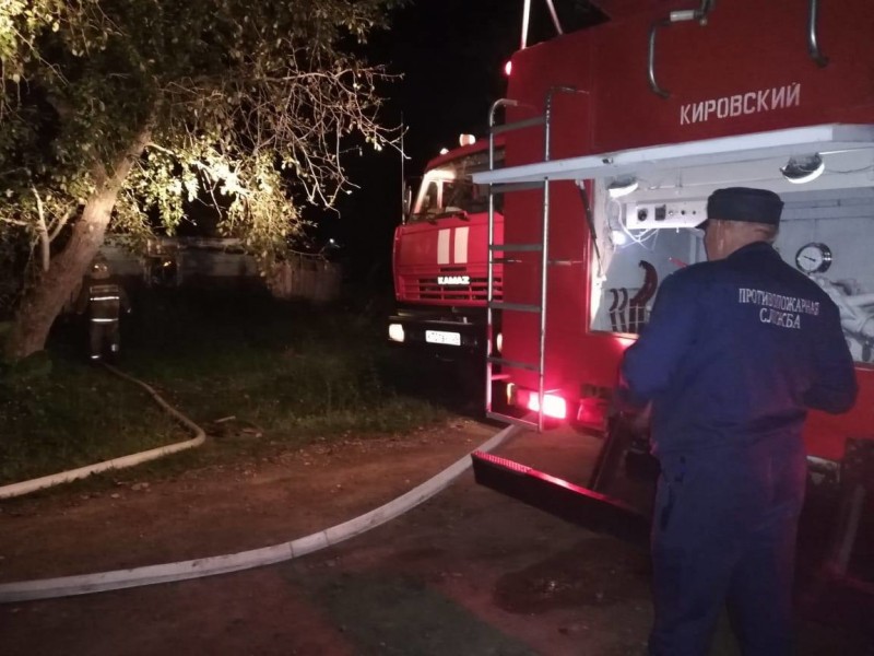Трое человек погибли на пожаре в частном доме в посёлке Кировский