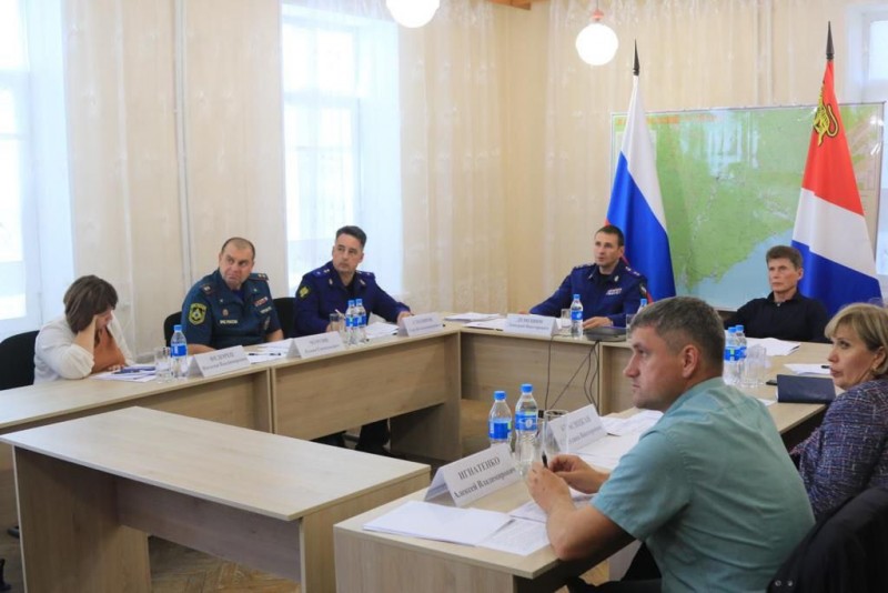 Заместитель Генпрокурора РФ Дмитрий Демешин совместно с губернатором провели встречи с пострадавшими от последствий тайфуна «Хиннамор»