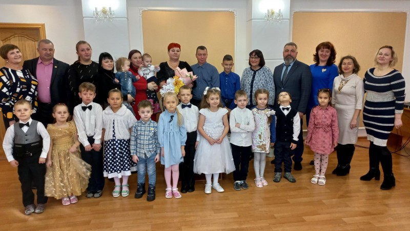 Двадцать пятый юбилей совместной жизни отметила семья Ивана Сергеевича и Ольги Владимировны Лымарь