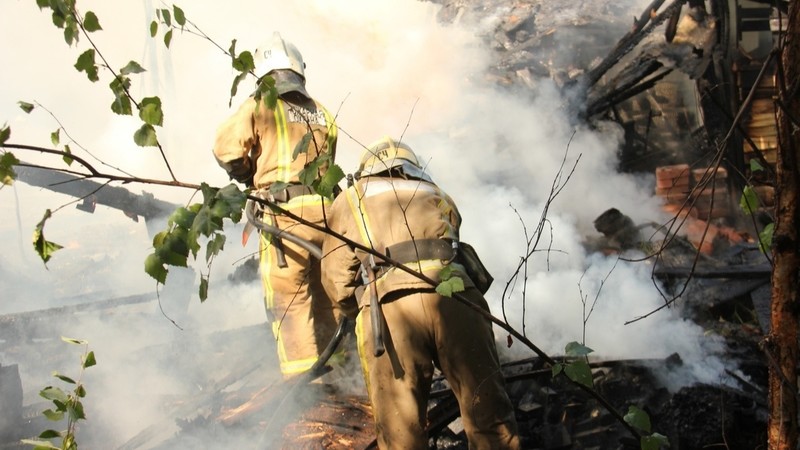 Огнеборцы ликвидировали 2 возгорания частных домов в Ки...