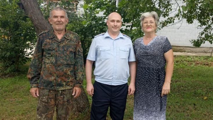 В Кировском районе супруга заблудившегося грибника поблагодарила полицейских за помощь