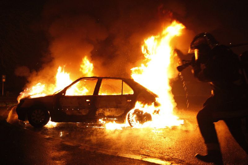 Огнеборцы ликвидировали возгорание автомобиля в Кировск...